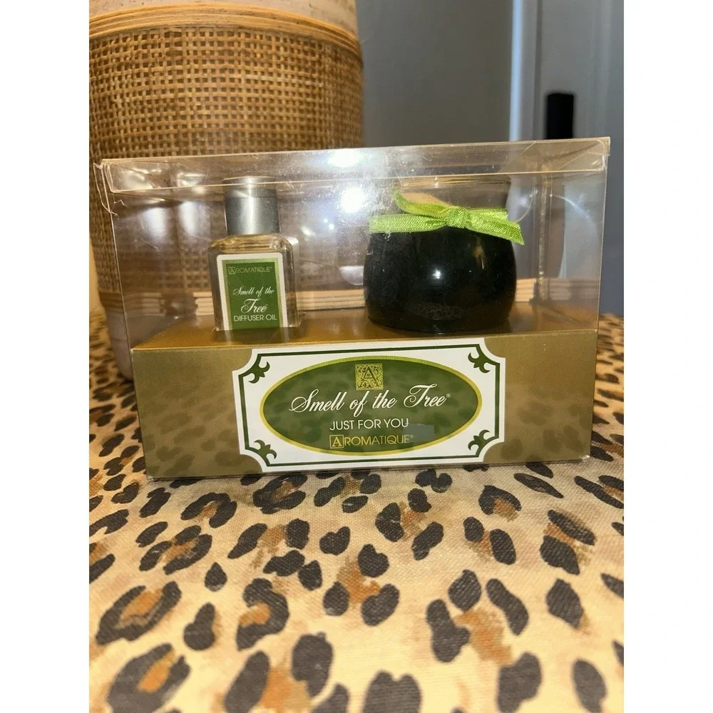 New In Box Aromatique Smell of the Tree Reed Candle & Diffuser Gift Set